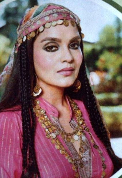 Biography Zeenat Aman