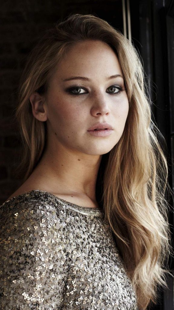 Jennifer Lawrence Hollywood’s Golden Girl And Advocate For Change (2)