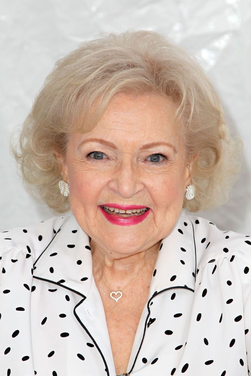 Betty White Biography: The Incredible Life, Career and Legacy of the Golden Girls Legend