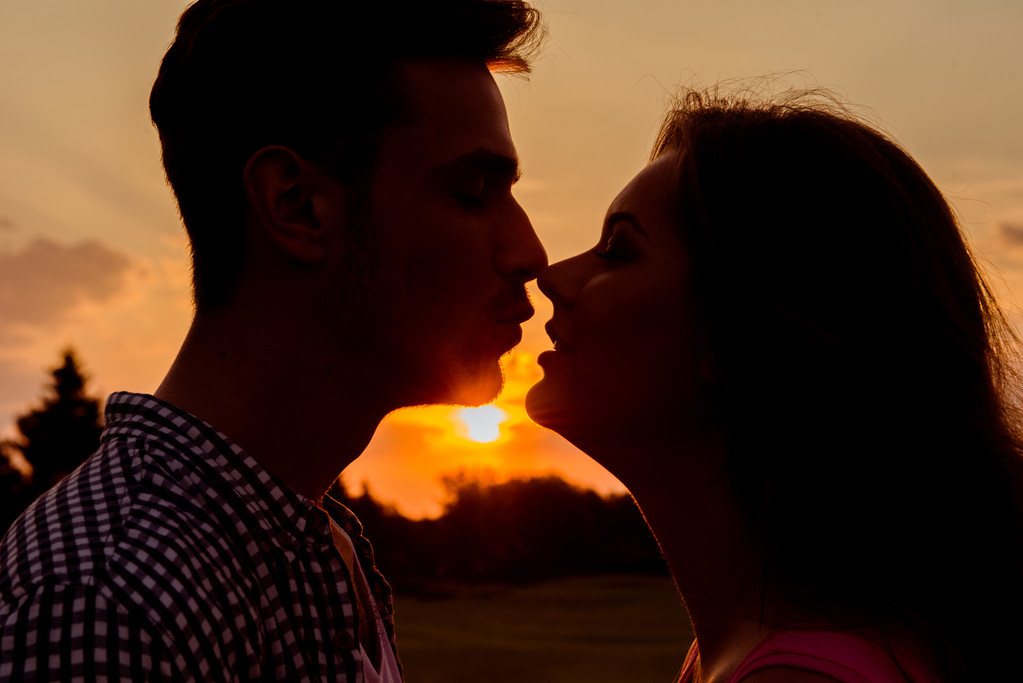 10 Telltale Signs You're Experiencing Lust, Not Love
