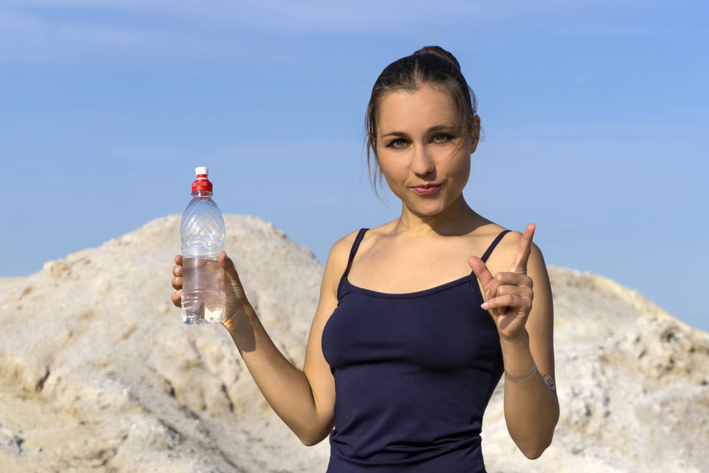 29 Signs That You're Not Drinking Enough Water
